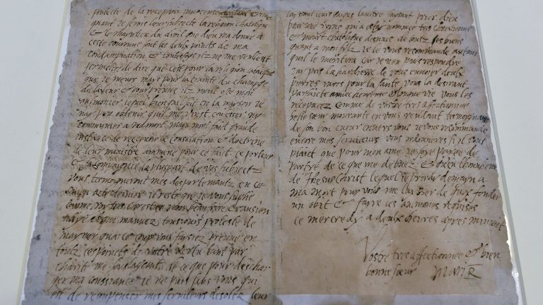 Rare chance to see Mary Queen of Scots' last letter, penned hours before her execution