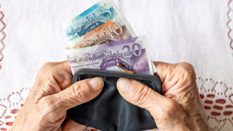 'My sister doesn't have internet or a smartphone - how can she get online when she's on benefits?'