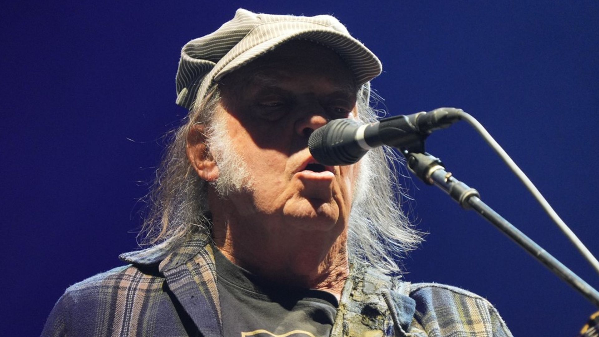 Neil Young cancels tour of UK and other Europe dates