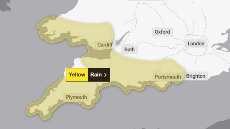 Fresh heavy rain warning issued amid hundreds of flood alerts