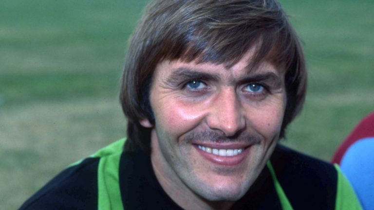 European Cup-winning goalkeeper Jimmy Rimmer dies