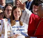 Hundreds of thousands expected in Paris for Pope's visit