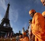 Investigation after female staff at Eiffel Tower replaced by men for religious visit