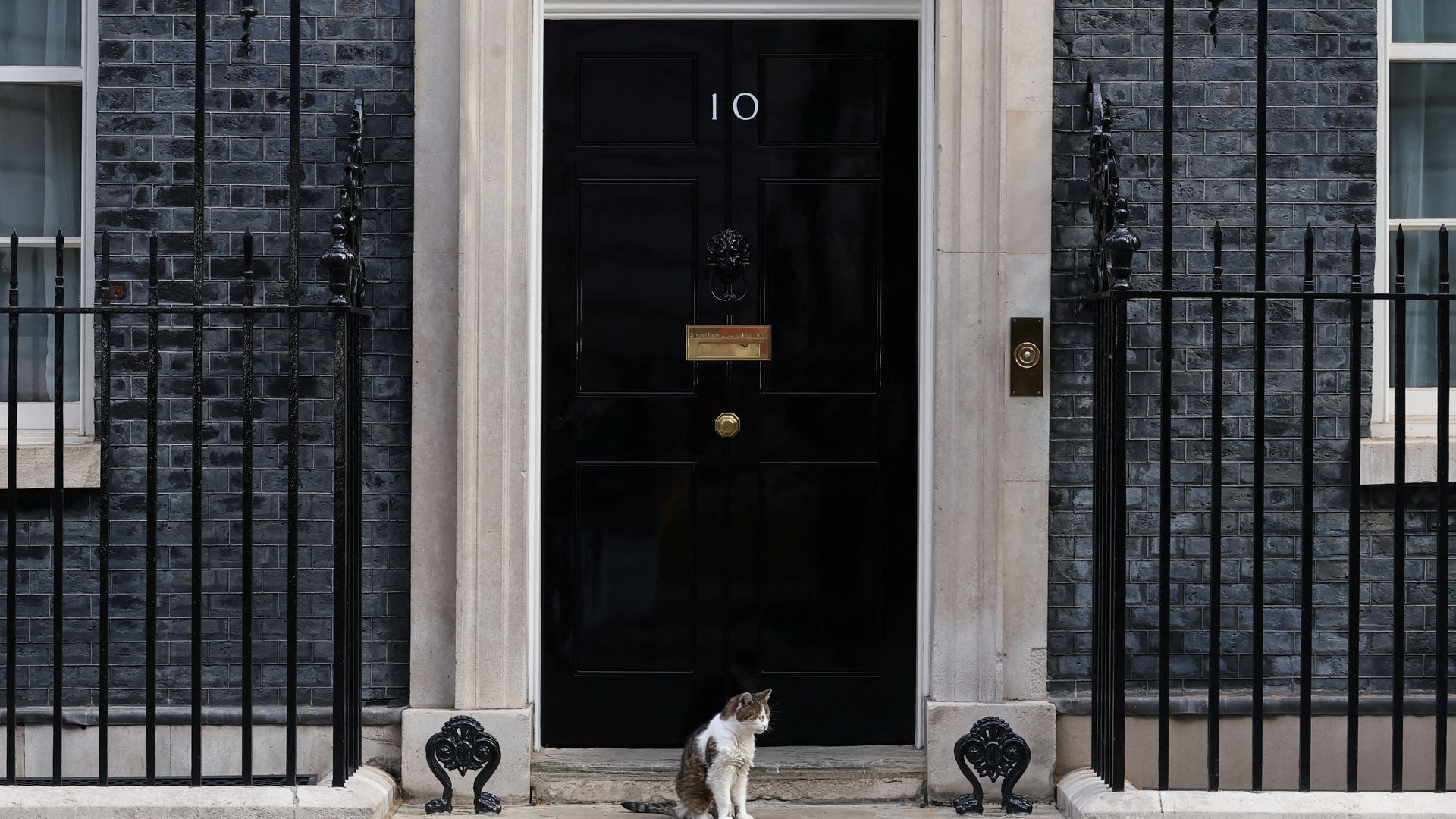 Fake 10 Downing Street listing 'exposes security failures' on Booking.com