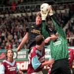 Former West Ham goalkeeper who famously denied Man Utd league title dies